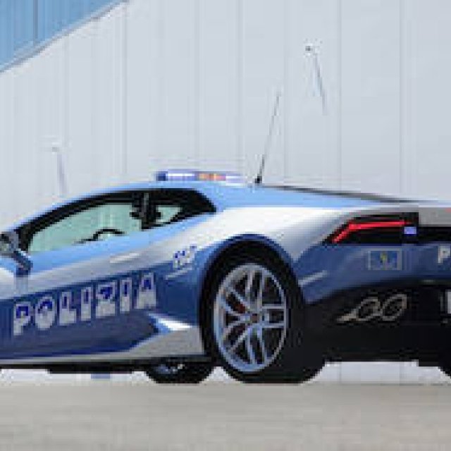 Italian Police Deploy New Huracán | Lamborghini