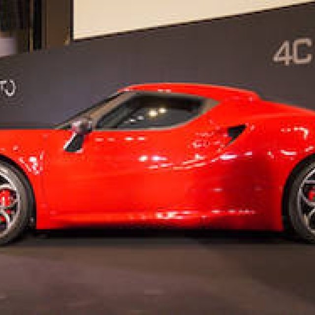 Alfa Romeo 4C Arrives in Japan | Alfa Romeo