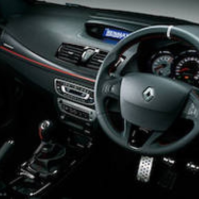 Mégane RS and Estate GT220 Receive Facelift | Renault