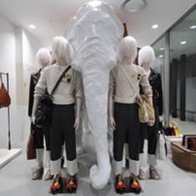 An installation by Jonathan Anderson unfolds | LOEWE