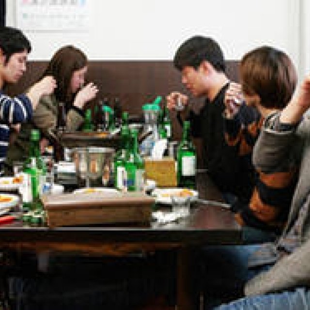 MOVIE | Two films by "Korea's Godard," director Hong Sang-soo, released simultaneously: "Hae-won and the Book of Poetry" and "Our Sunhi"