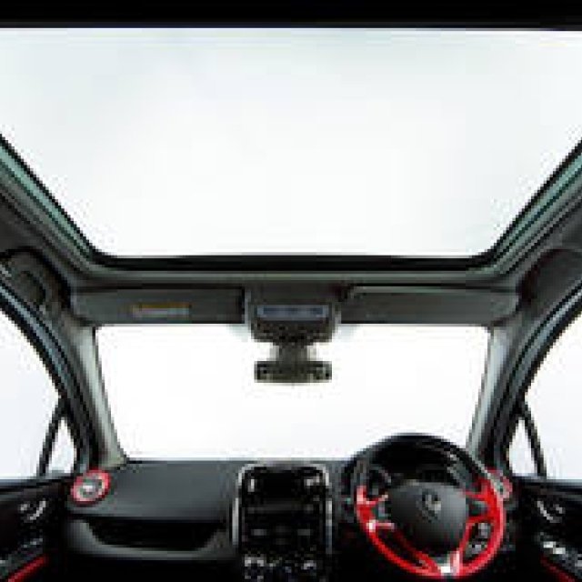 Limited Edition Lutecia Features a Panoramic Roof | Renault