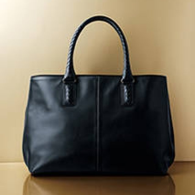 HANKYU MEN'S TOKYO | The Latest Christmas Gifts to "Dress Up Your Mood"