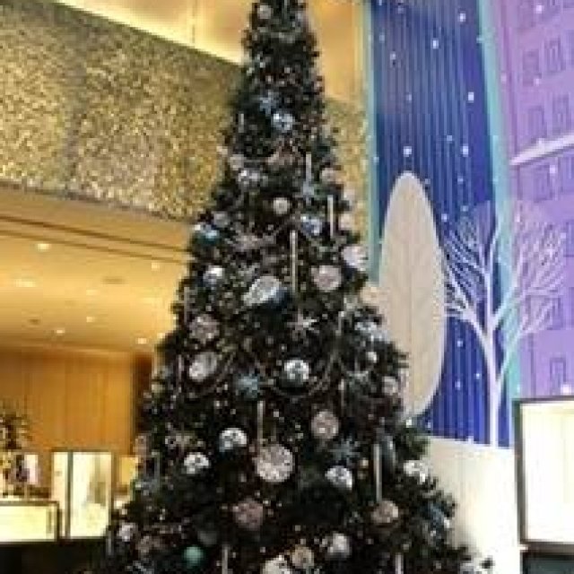 TIFFANY & Co. | Tiffany's Romantic Christmas Offering