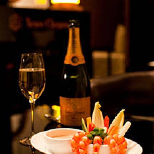 EAT | Veuve Clicquot Champagne Bar Arrives at Andaz Tokyo