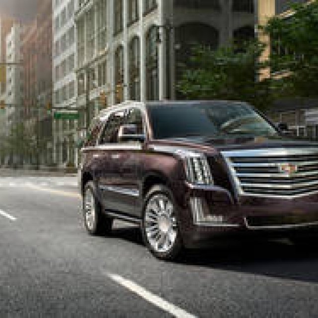 The Fourth-Generation Escalade Arrives in Japan After a Full Model Change