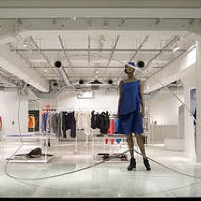 服からインスピレーションを得た建築家・中村竜治のオブジェ｜ISSEY MIYAKE INC.