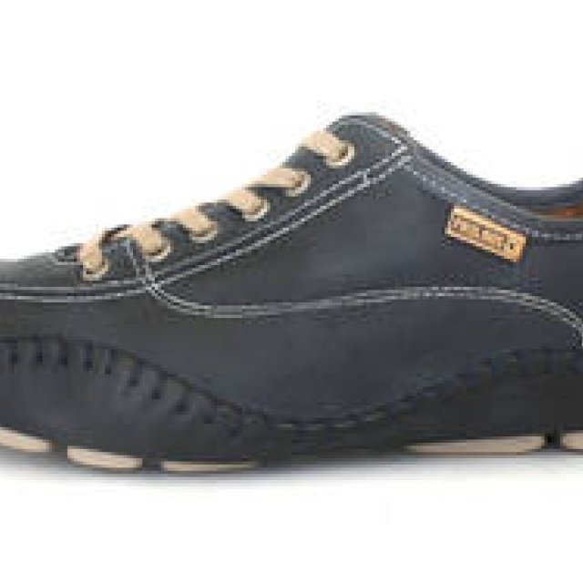 Pikolinos Opens Store at World Footwear Gallery Jingumae