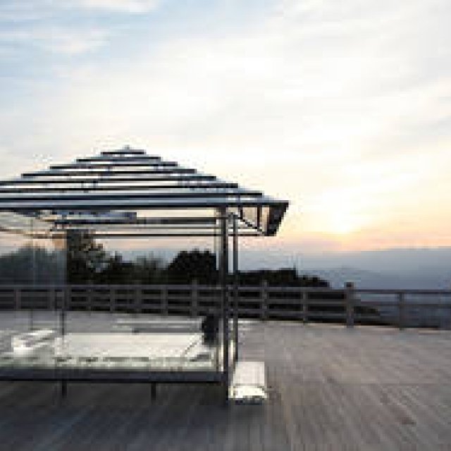 Tokujin Yoshioka's "Glass Tea House - Koya" Premieres at Shogunzuka Seiryuden in Kyoto | EXHIBITION