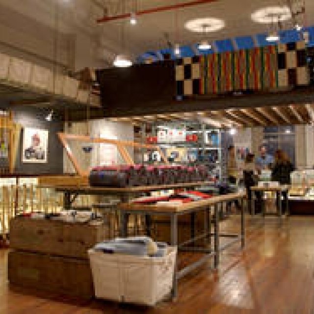Pop-up Store for Outdoor Brand "BEST MADE" Launches | la kagū