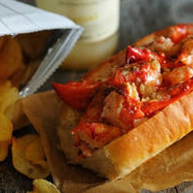 EAT | New York’s Lobster Roll Specialist “Luke’s” Opens in Omotesando, Tokyo