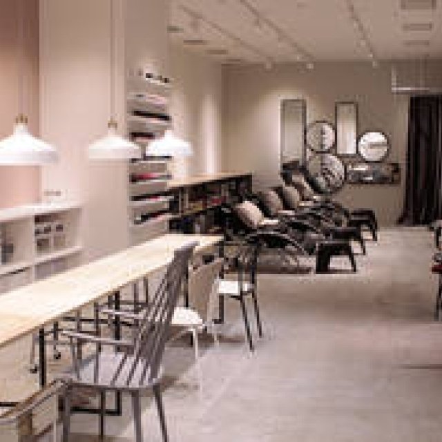 New Beauty Salon Concept Opens Inside "Tsutaya Electronics" | Cu by uka