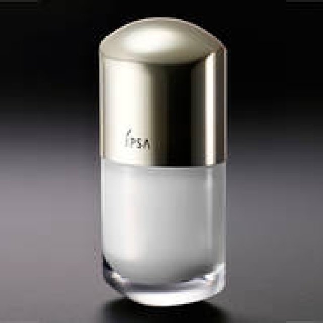 Introducing an Age-Defying Serum to Restore Firmness to Summer-Weakened Skin