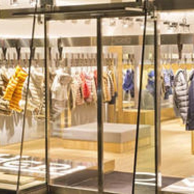 「ヘルノ」の国内初となるメンズのショップが大阪にオープン｜HERNO
