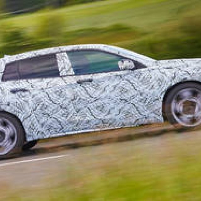 インフィニティQ30、フランクフルトでの登場を予告｜Infiniti