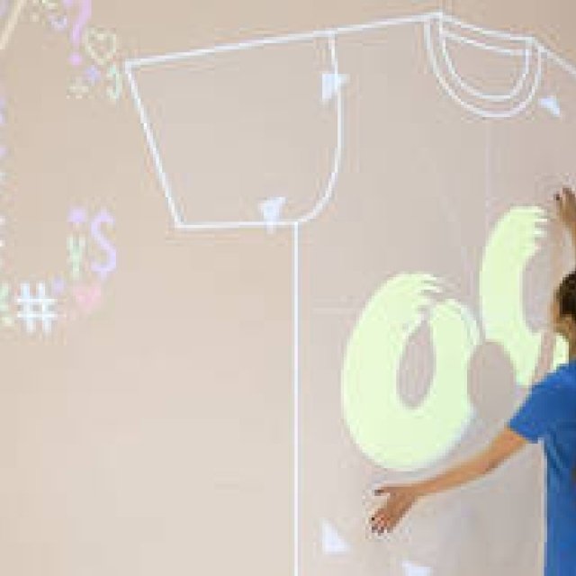 オープニングセレモニー 大阪店の「Sketch Wall」で新体験を｜OPENING CEREMONY