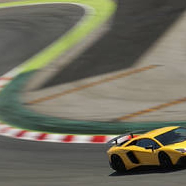 “SV”の称号をもったランボルギーニ アヴェンタドールをスペインで試す 後編｜Lamborghini