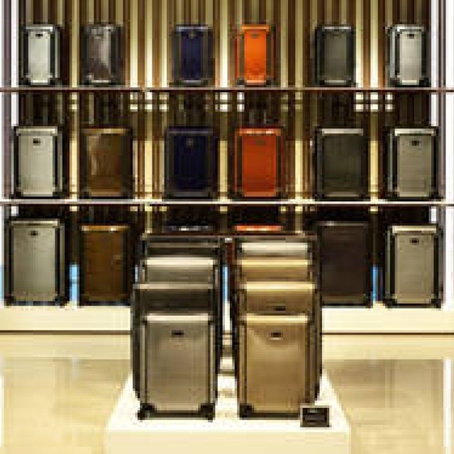 国内最大の直営店「トゥミ表参道店」リニューアルオープン｜TUMI