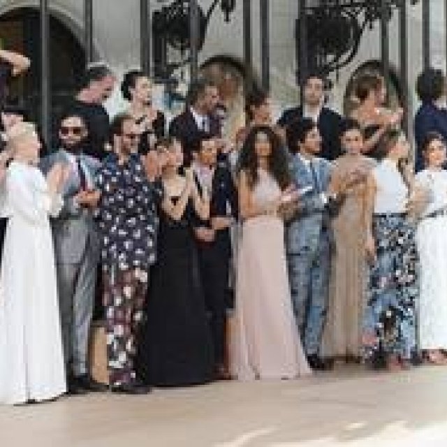 ヴァレンティノの最新コレクションショーに豪華セレブが出席｜VALENTINO