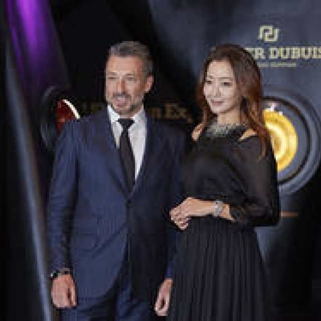 Korea's Most Beautiful Actress, Kim Hee-sun, Visits Roger Dubuis | ROGER DUBUIS