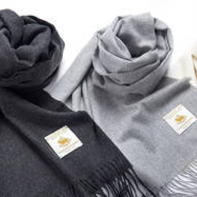 A Large Cashmere Stole to Elevate Your Winter Suit Style | FAIRFAX