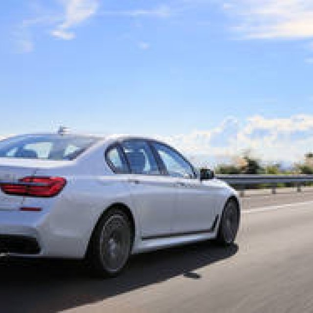Test Drive: BMW's Latest Flagship, the 7 Series, Arrives in Japan | BMW