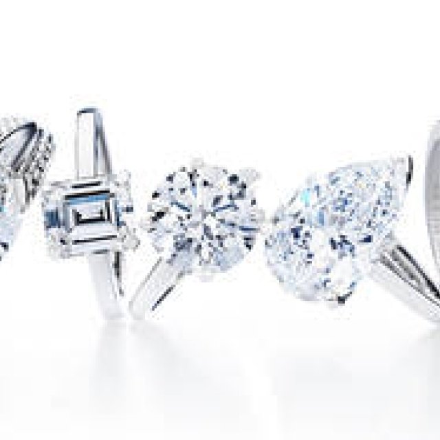 The Allure of Diamond Experts, DE BEERS