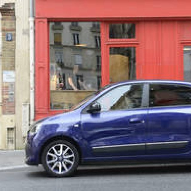 Test Drive the New Renault Twingo in Paris | Renault