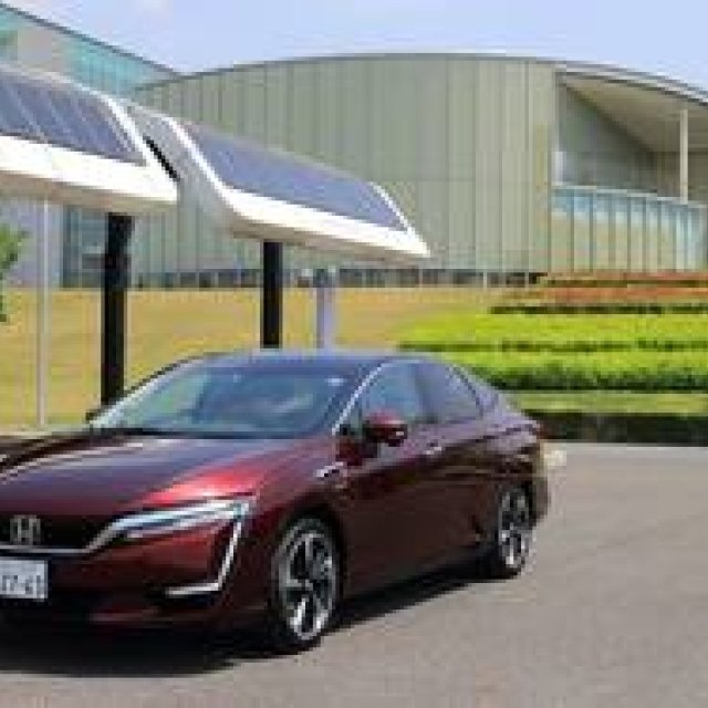 Test drive of Honda's 5-seater FCV, the Clarity Fuel Cell | Honda