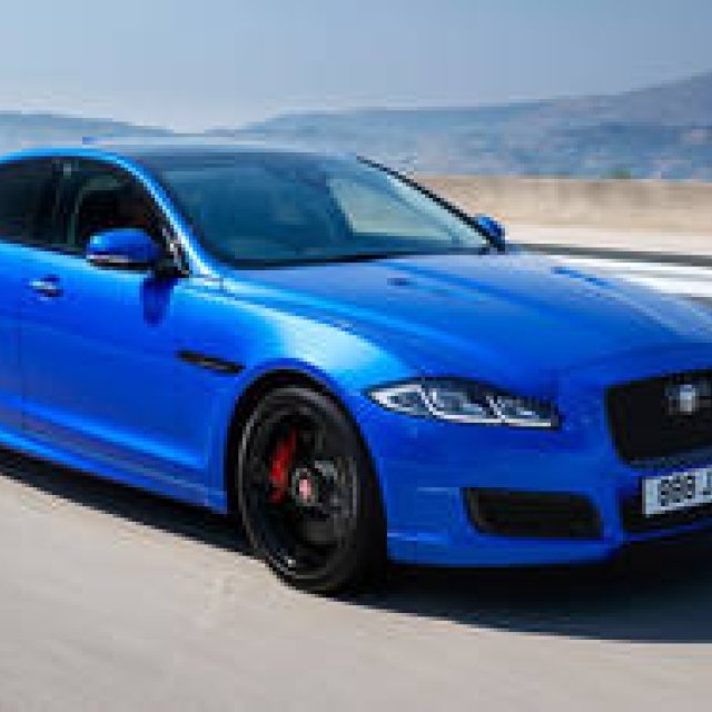 Jaguar XJR575: A Drive in Portugal