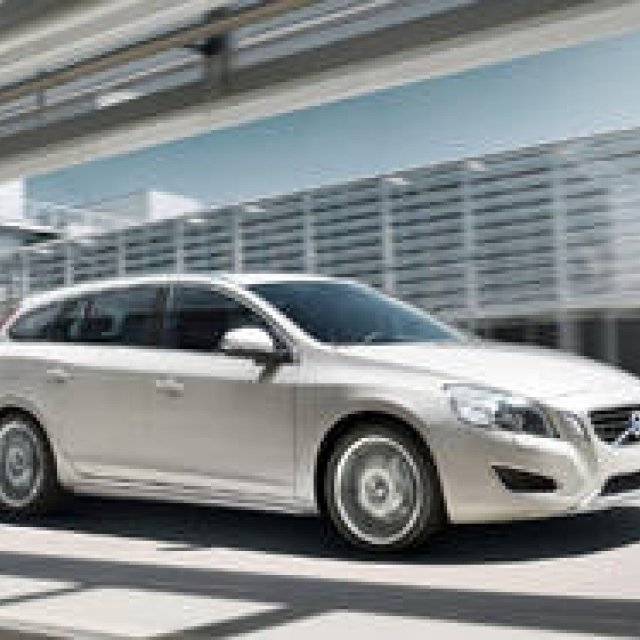  VOLVO V60 ボルボのスポーティなミドルクラスワゴン