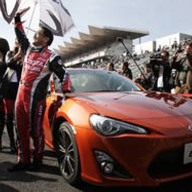 FRスポーツを操る喜びを手軽に─21世紀のあたらしい「トヨタ 86」に試乗｜TOYOTA