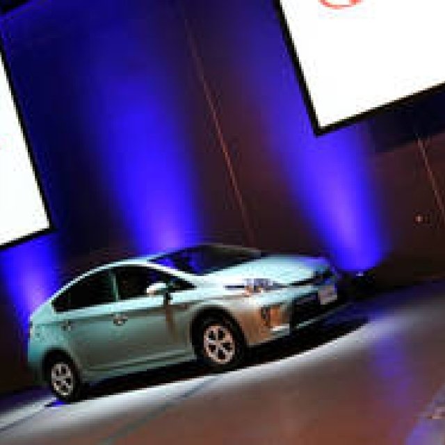 あたらしいプリウス「プリウス PHV」は、脅威の61.0km/ℓを記録！｜TOYOTA ギャラリー