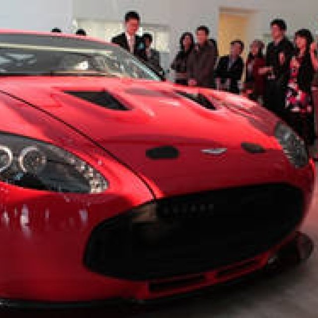 ASTON MARTIN｜大阪 八光 オープニング V12 ザガート 日本上陸！