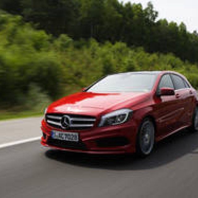 新生Aクラスに早速試乗｜Mercedes-Benz ギャラリー