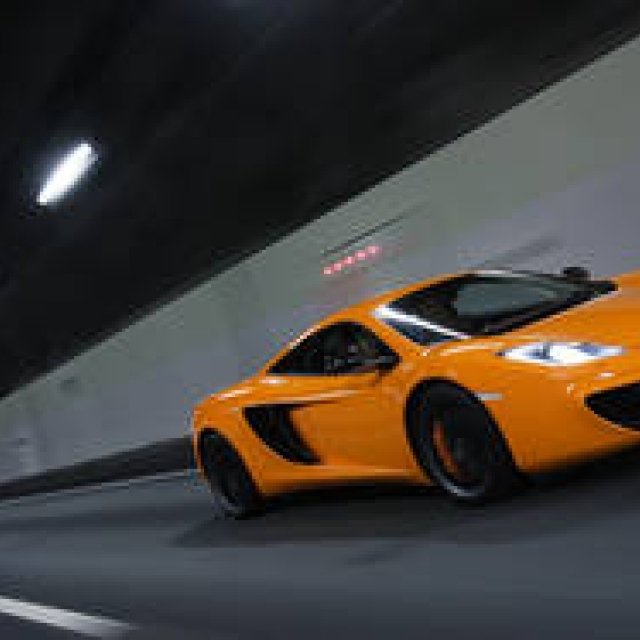 ロングドライブで体感したMP4-12Cの真価｜McLaren ギャラリー