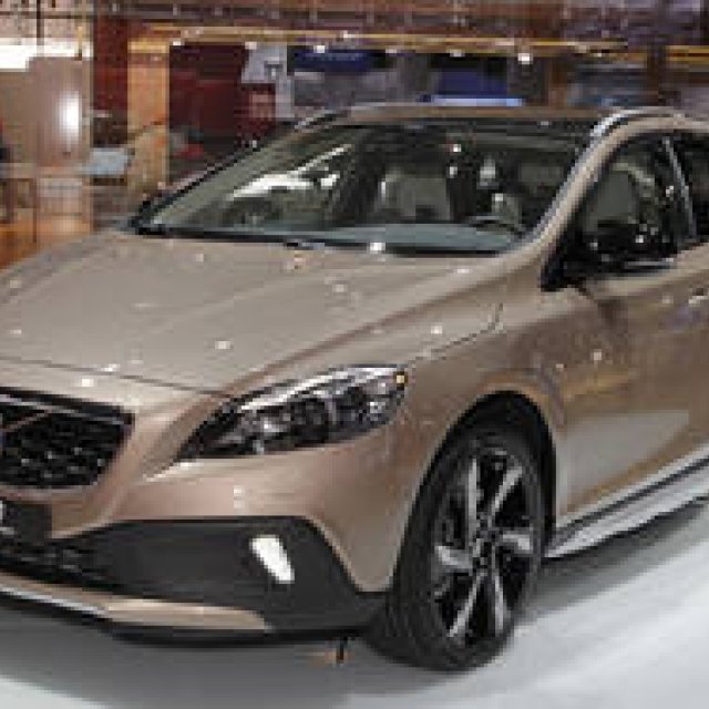 ボルボV40にクロスカントリーモデルを追加｜Volvo ギャラリー