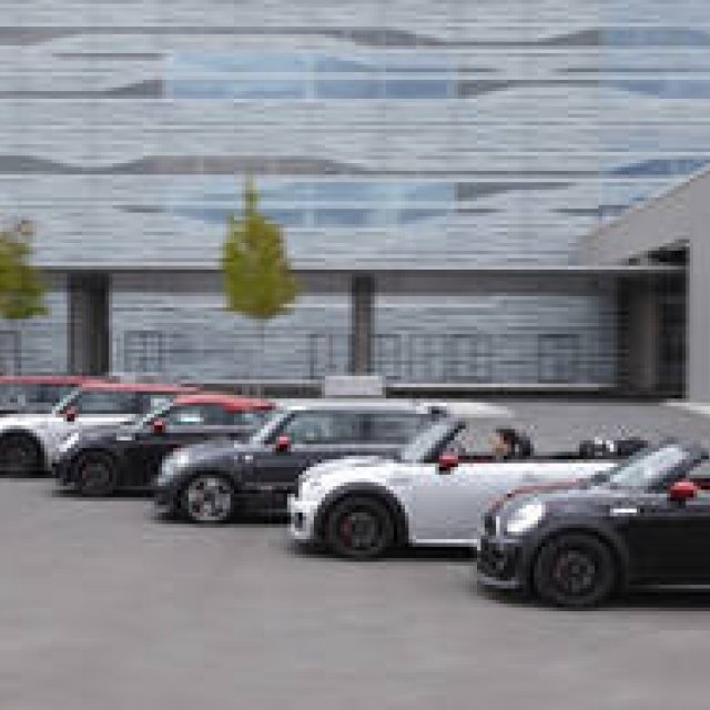 MINI John Cooper Worksにオートマチックモデルを追加｜MINI ギャラリー