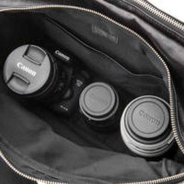 A Camera Bag Shaped by the Ideal Everyday Bag for Photographers | MAP CAMERA Gallery