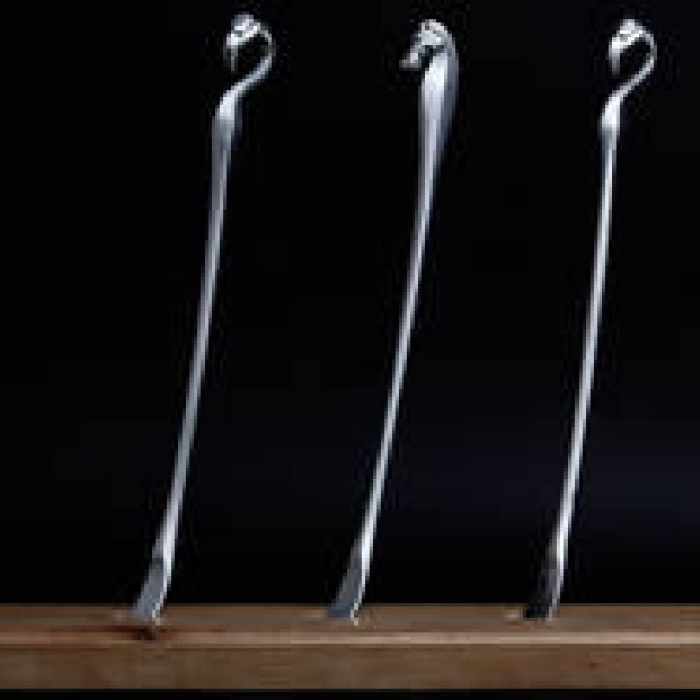 An Aluminum "Grandchild's Hand" That Doubles as Interior Decor | CEMENT PRODUCE DESIGN Gallery