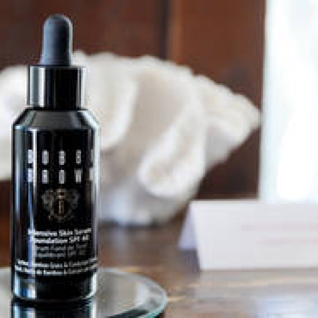 Bobbi on the Ultimate Foundation Infused with Traditional Chinese Medicine | BOBBI BROWN Gallery