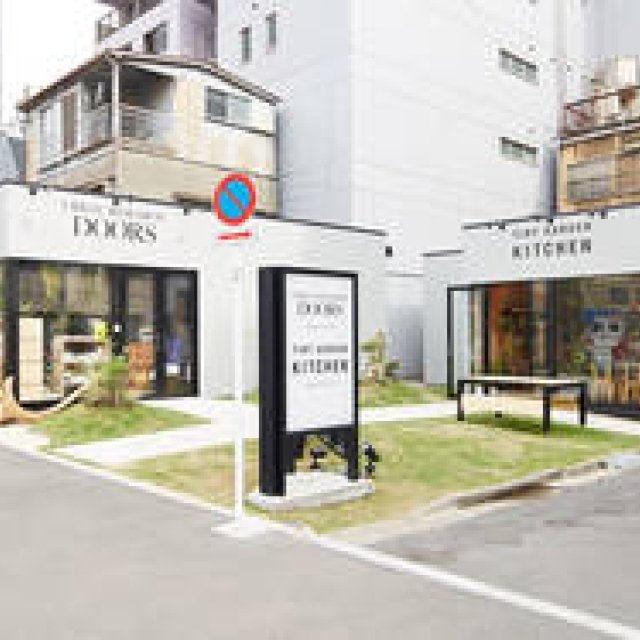 Enjoy Books and Meals at URBAN RESEARCH DOORS Toranomon | URBAN RESEARCH DOORS Gallery