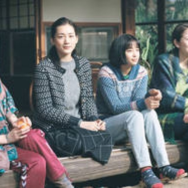 Haruka Ayase, Masami Nagasawa, Kaho, and Suzu Hirose Realize a Luxurious "Four Sisters" in "Our Little Sister" Gallery