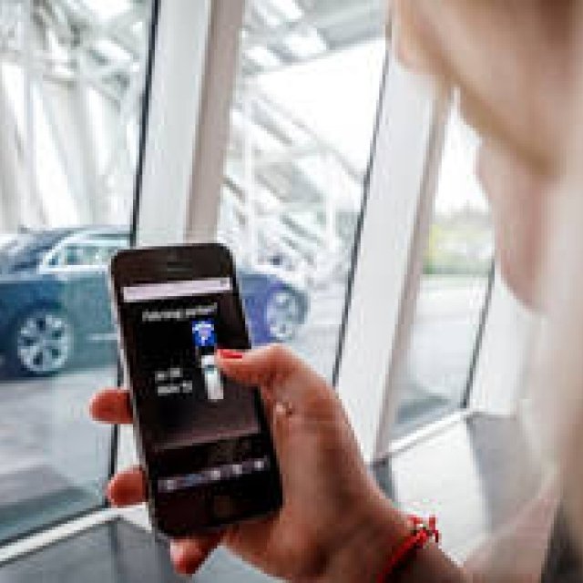 ダイムラー、カーシェアリングを通じて完全自動パーキングのテストを実施｜Daimler ギャラリー
