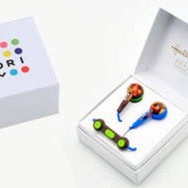 「KOTORI×ホールマーク」コラボレーションのイヤフォン第3弾が発売｜KOTORI ギャラリー
