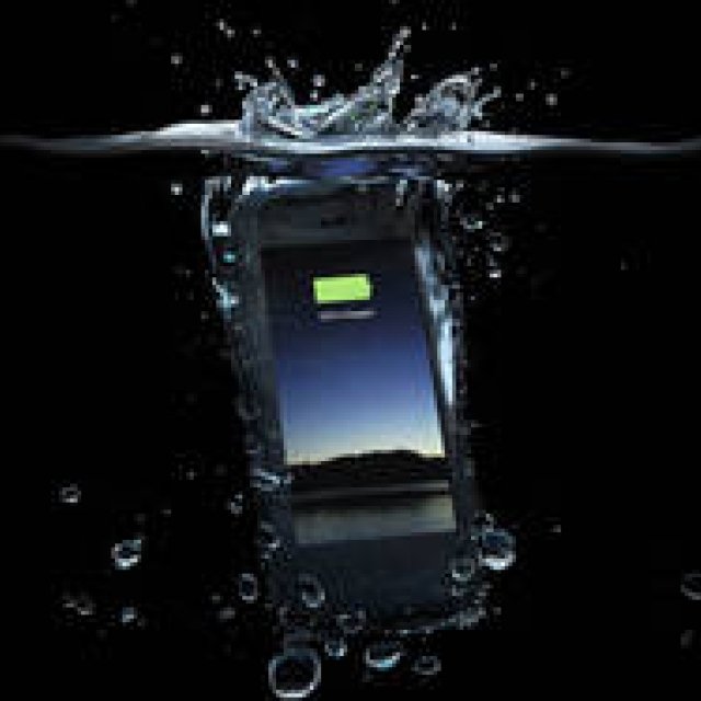 防水・防塵性能をもつバッテリー内蔵のiPhoneケース｜mophie  ギャラリー