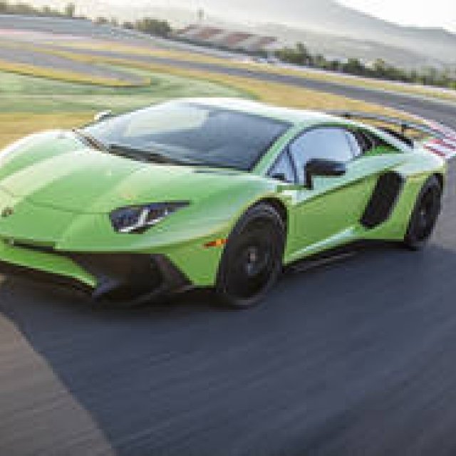“SV”の称号をもったランボルギーニ アヴェンタドールをスペインで試す 前編｜Lamborghini ギャラリー