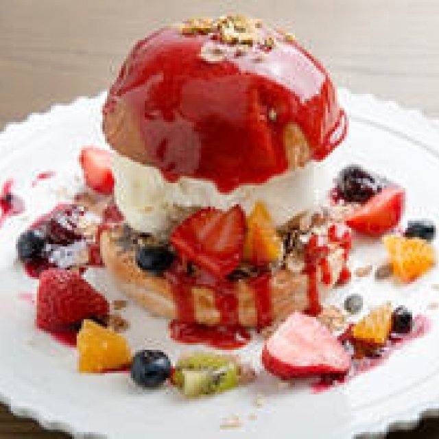 新感覚！　見た目も楽しいアイスクリームバーガー登場｜Glorious Chain Café ギャラリー