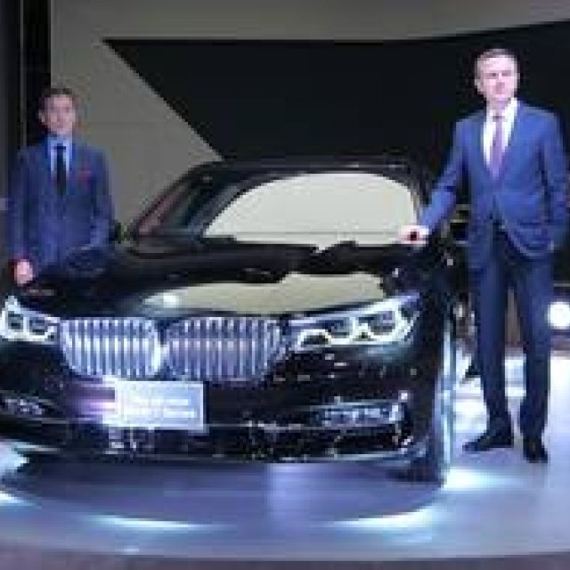 The New 7 Series Arrives in Japan | BMW Gallery