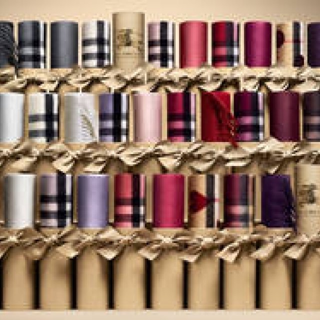 Burberry Unveils Two Exquisite Cashmere Pieces to Gently Embrace This Winter | Burberry Gallery (2)